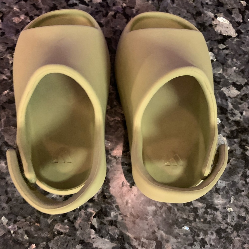 Toddler Yeezy Slides w/box